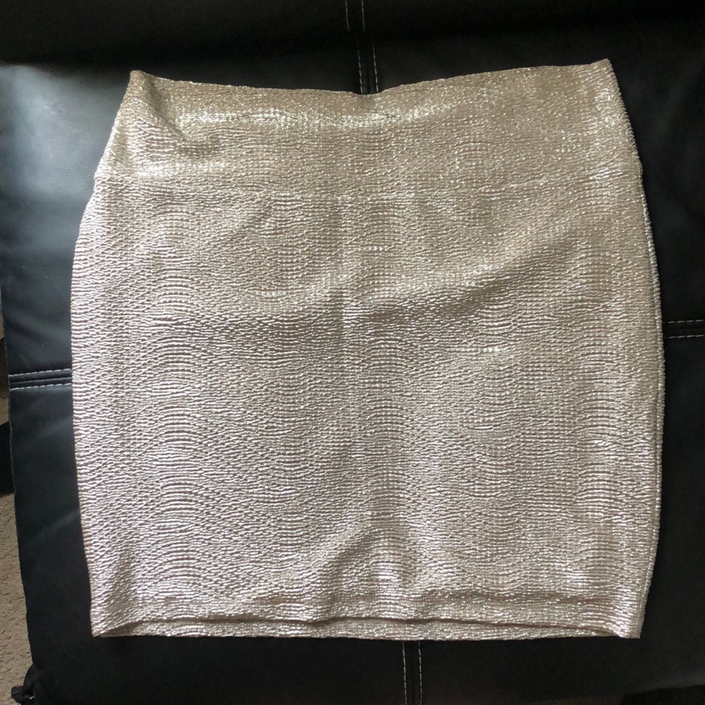 XL elastic waistband shimmery silver mini skirt, great condition